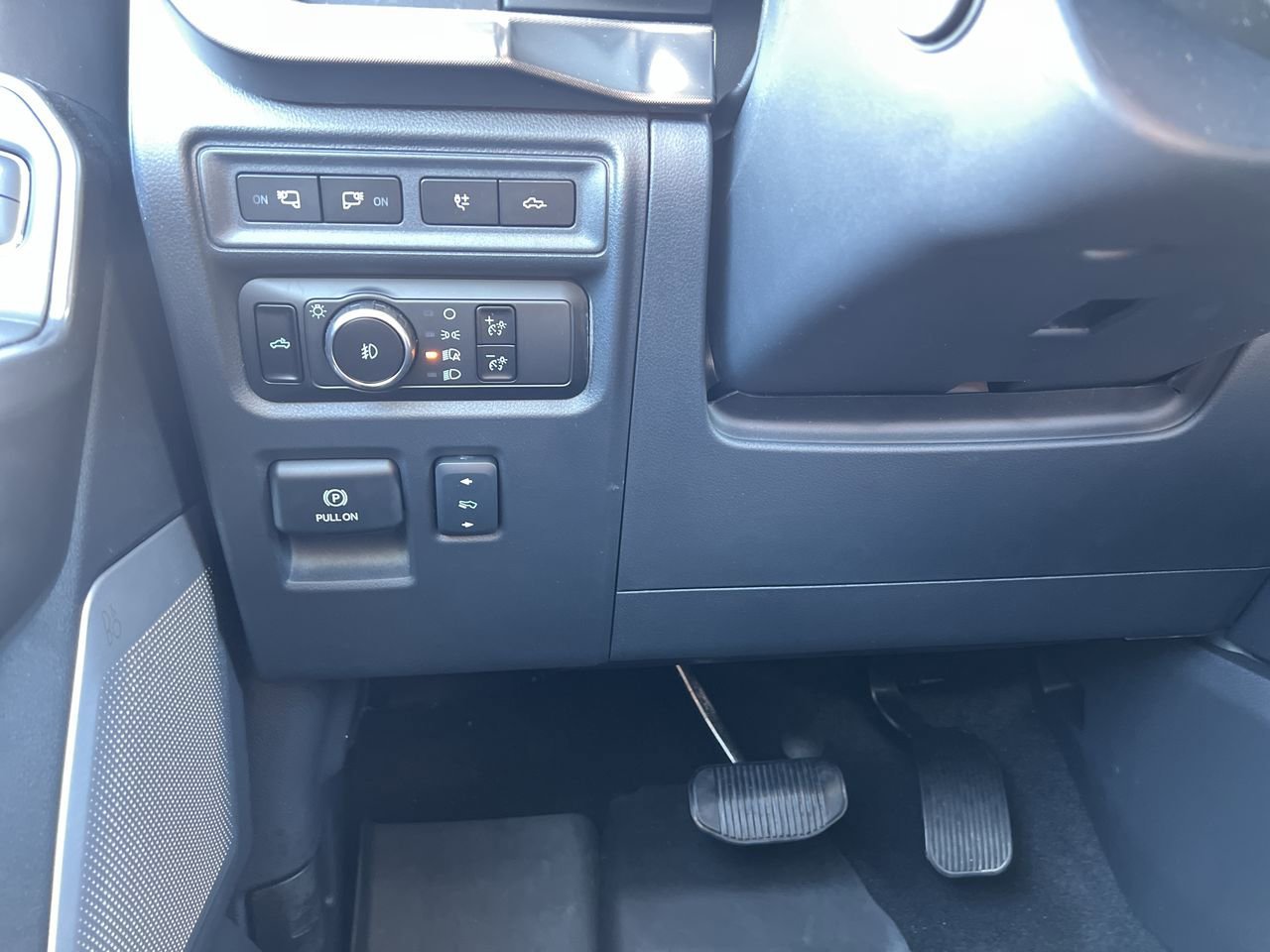 Used 2024 Oxford White Ford Tremor image 18