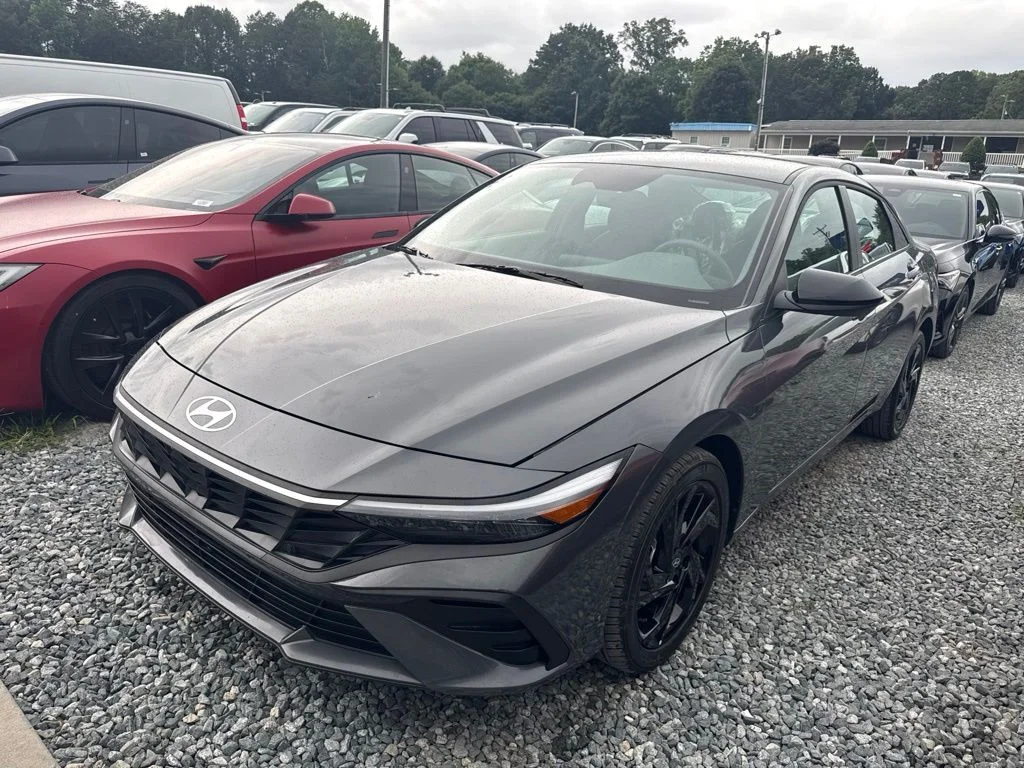 Used 2026 Gray Hyundai SEL Sport image 1