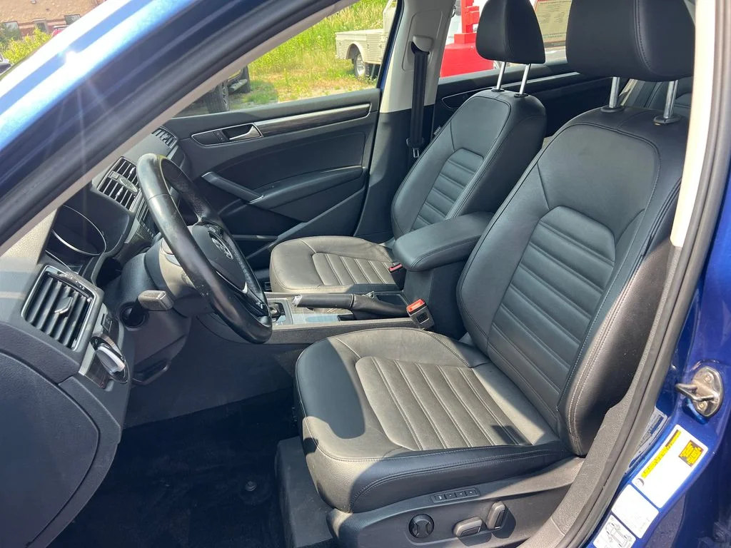 Used 2017 Blue Volkswagen SEL Premium image 21