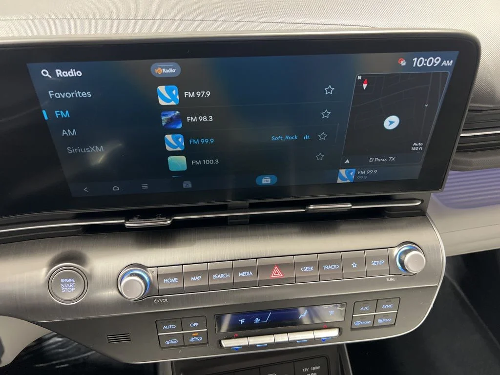Used 2024 Abyss Black Hyundai Limited image 18