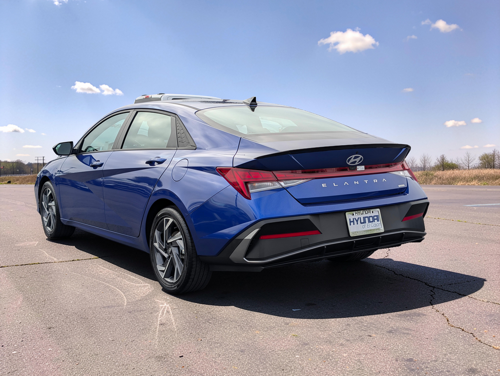 2025 Hyundai Elantra Blue - Photo 6
