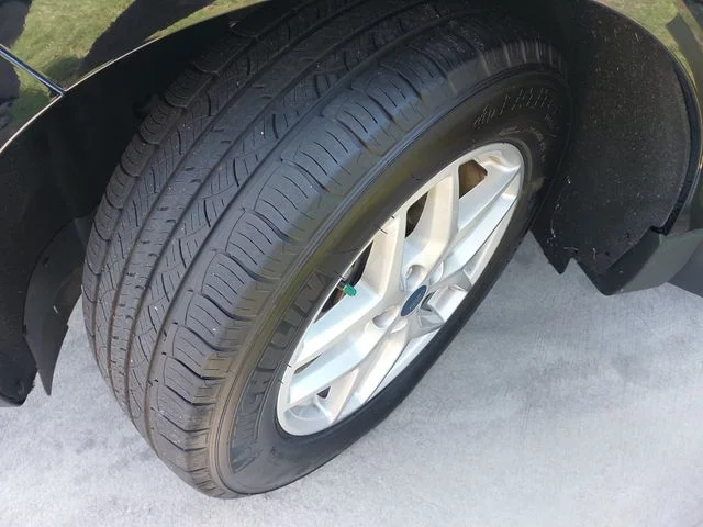 Used 2022 Black Ford SEL image 30