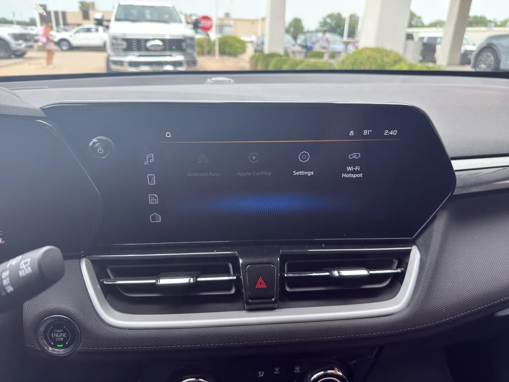 Used 2025 Summit White Chevrolet LT image 13
