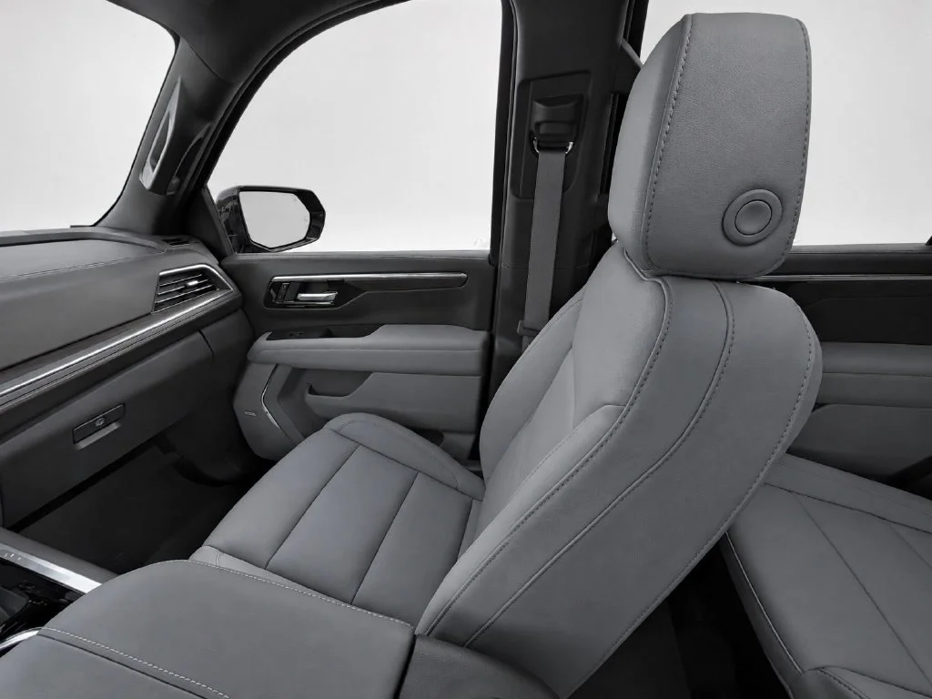 New 2027 Black Chevrolet Z71 image 31
