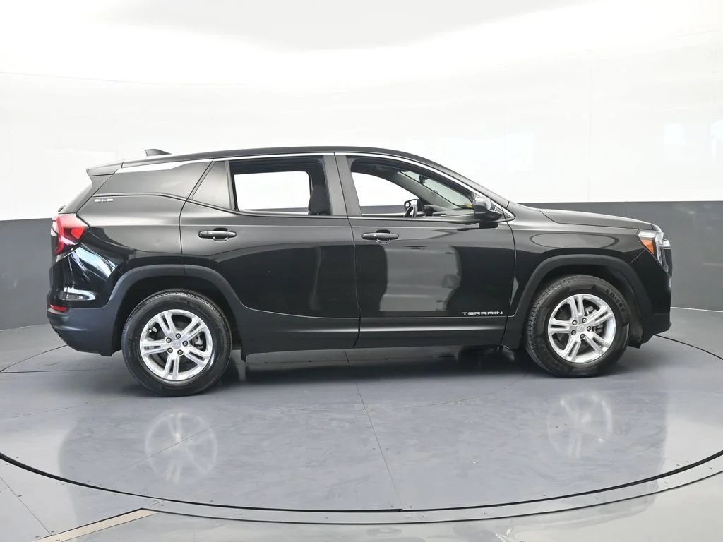 Used 2023 Ebony Twilight Metallic GMC SLE image 6