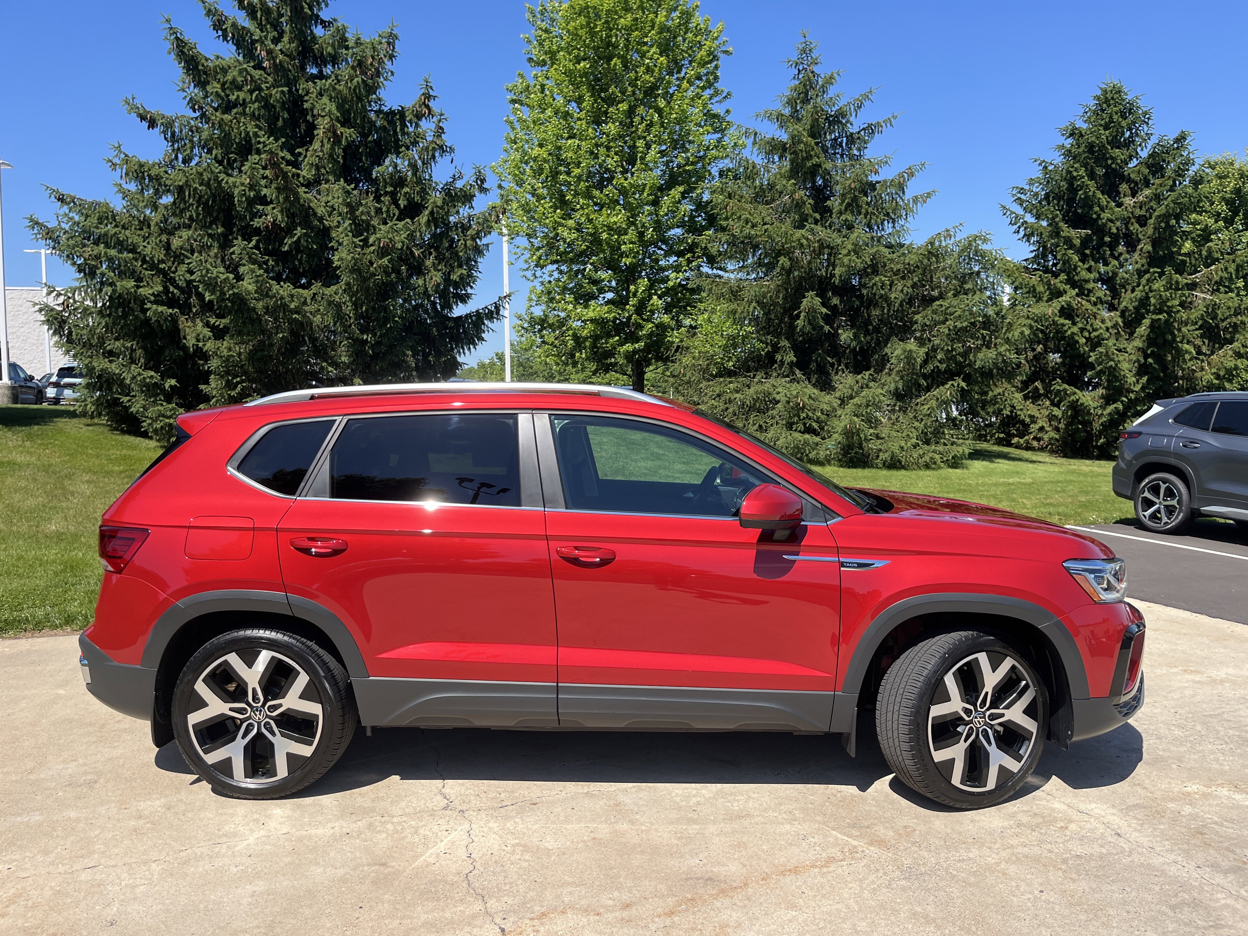 Used 2023 Kings Red Metallic Volkswagen SEL image 13