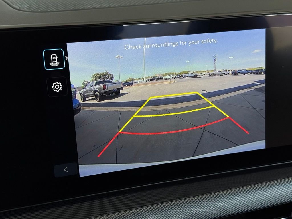 Used 2025 White Hyundai SEL image 4