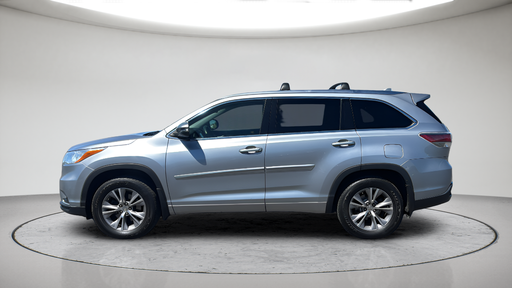Used 2014 Silver Toyota XLE V6 image 17