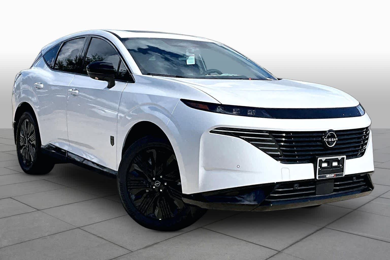 New 2027 Everest White Pearl TriCoat Nissan Dark Armor image 2