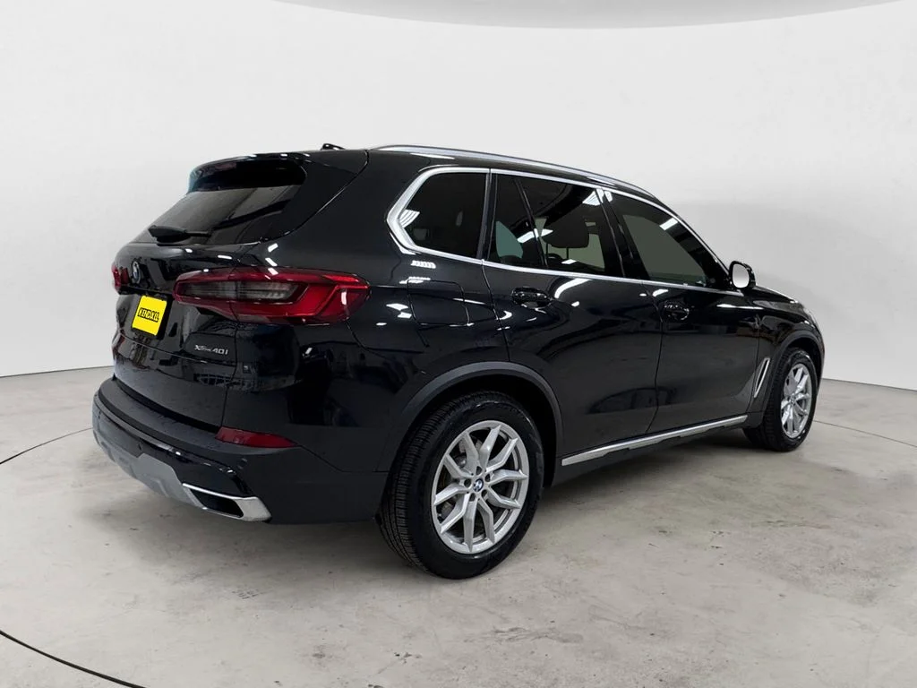 Used 2019 Black BMW xDrive40i image 5