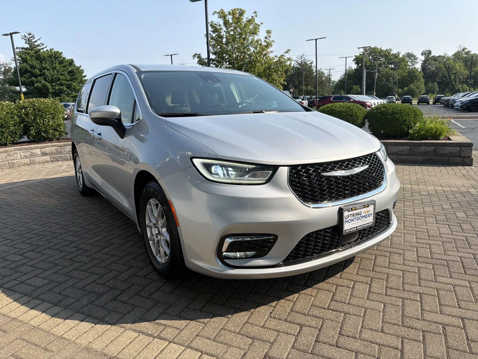 Used 2023 Silver Mist Clearcoat Chrysler Touring L image 7
