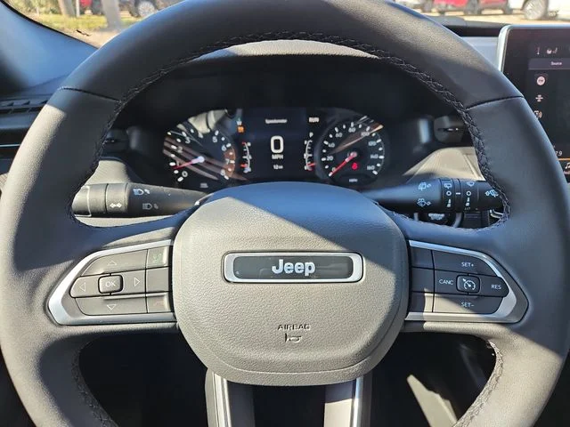 New 2026 Bright White Clear-Coat Exterior Paint Jeep Latitude image 20