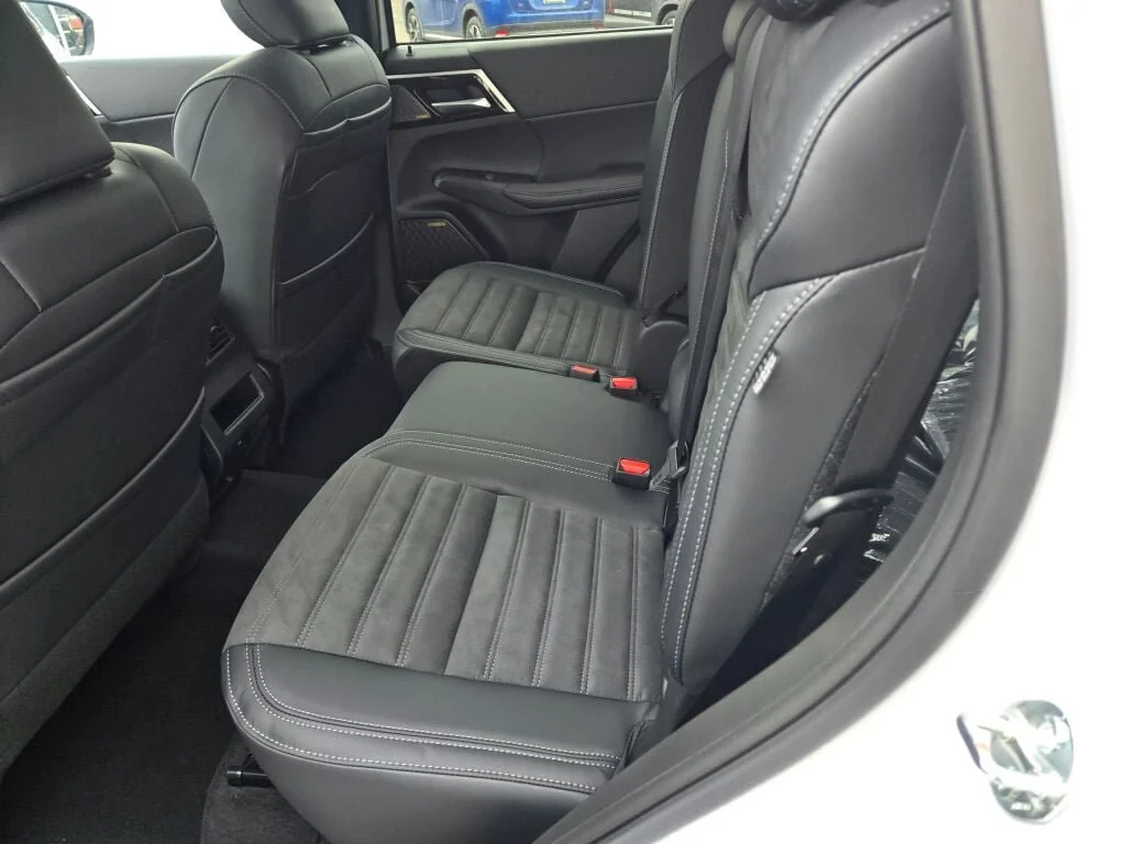 2026 Mitsubishi Outlander SE - Photo 13
