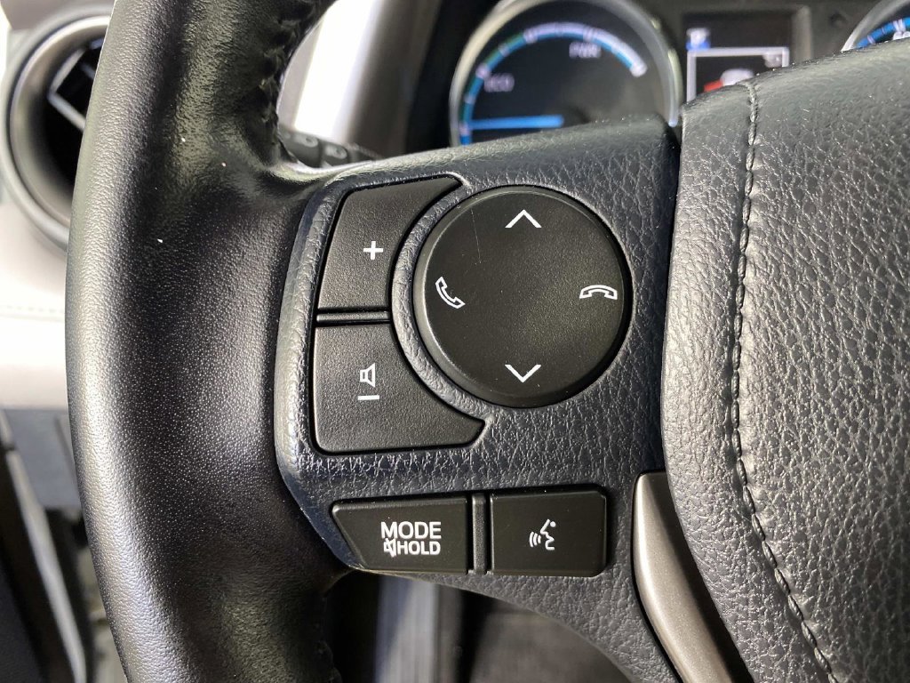 Used 2016 White Toyota XLE image 17
