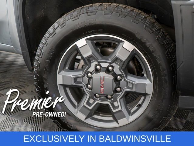 Used 2025 Sterling Metallic GMC SLE image 7