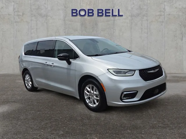 Used 2024 Silver Chrysler Touring L image 7