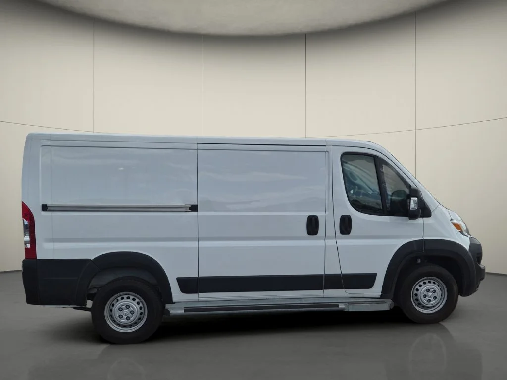 Used 2025 White Ram Base image 8