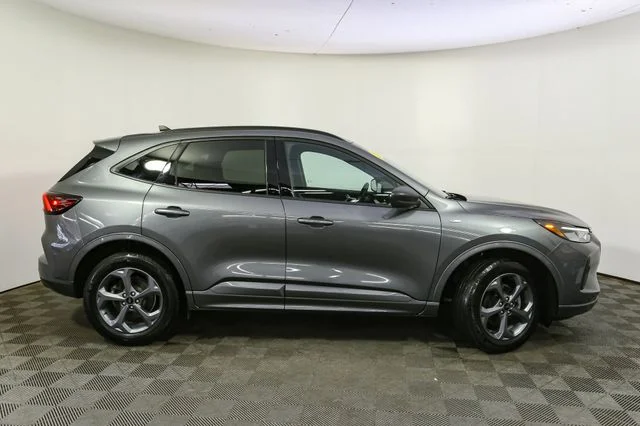 Used 2023 Gray Ford ST-Line image 14