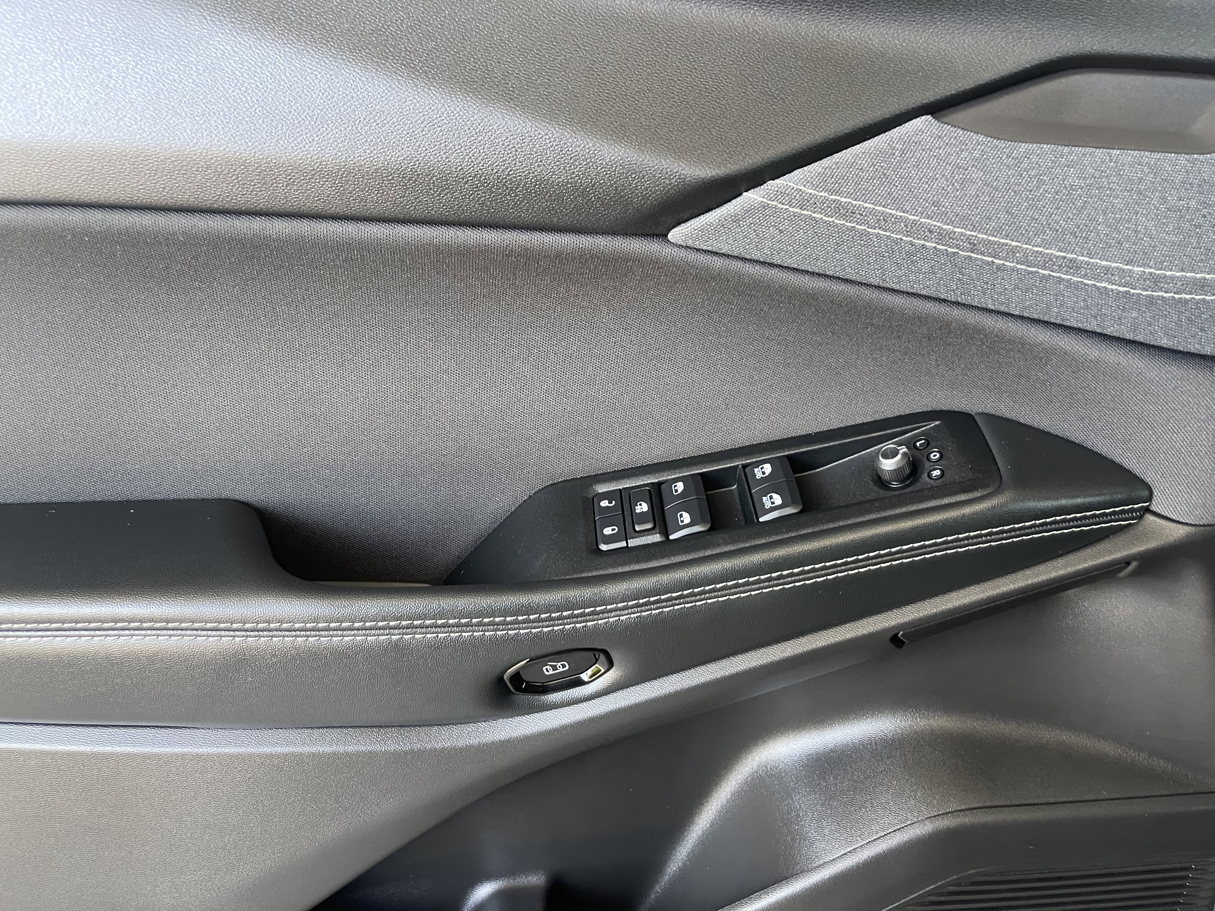 New 2026 Sting-Gray Clear-Coat Exterior Paint Jeep Laredo image 8