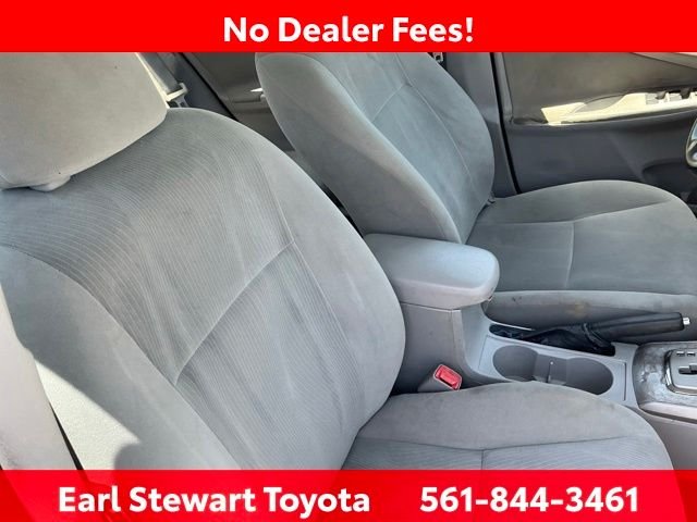 Used 2013 Silver Toyota LE image 23