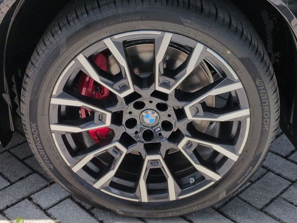 New 2026 Black Sapphire Metallic BMW M60i image 11