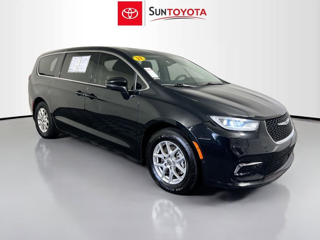 2023 Chrysler Pacifica Touring L's photo