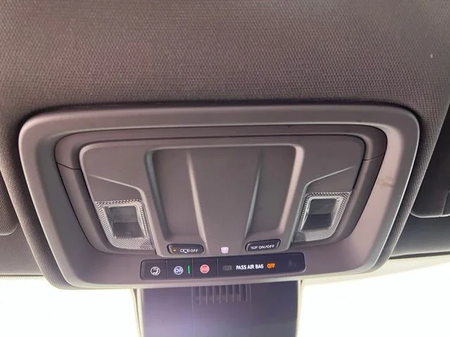 Used 2024 White Chevrolet Custom image 22
