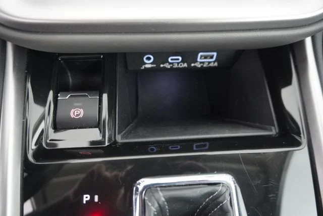 Certified Used 2025 Crystal White Pearl Subaru Onyx Edition image 29