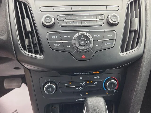 Used 2018 Gray Ford SE image 18