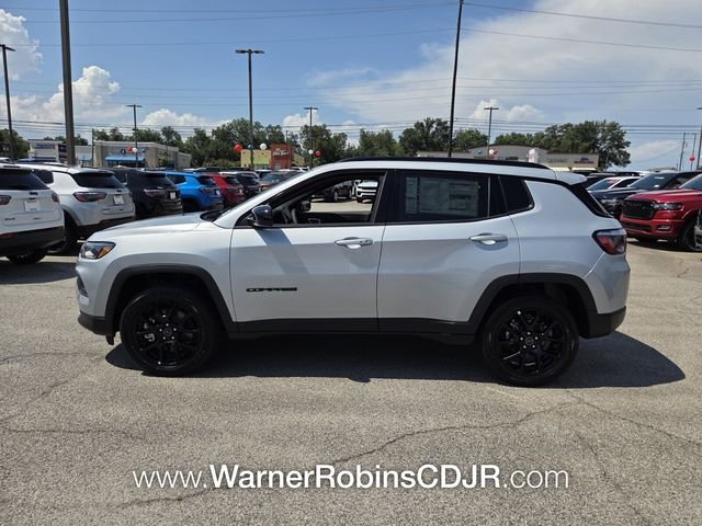 New 2026 Silver Zynith Metallic Clear-Coat Exterior Paint Jeep Latitude image 4