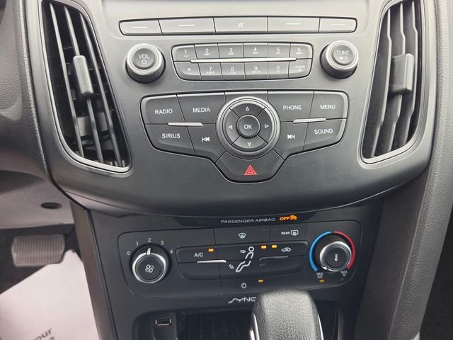 Used 2018 Gray Ford SE image 18