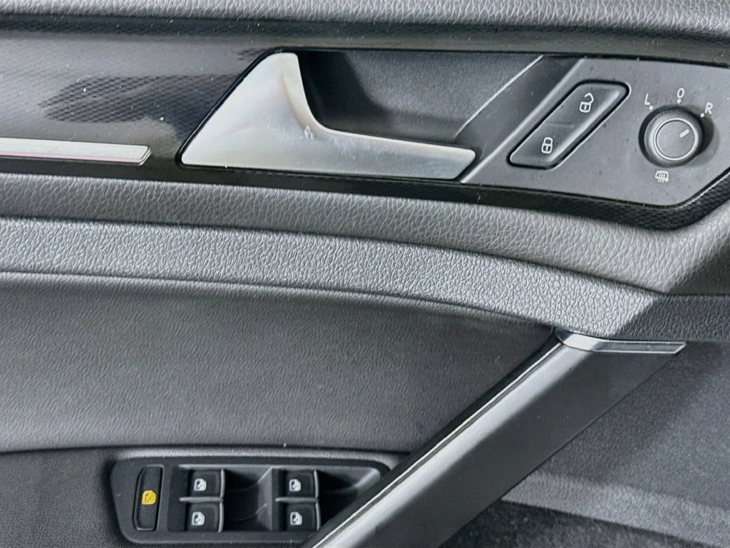 Used 2017 White Volkswagen Autobahn image 21