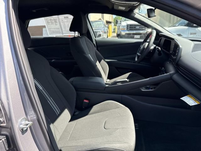 Used 2025  Hyundai SEL Sport image 15