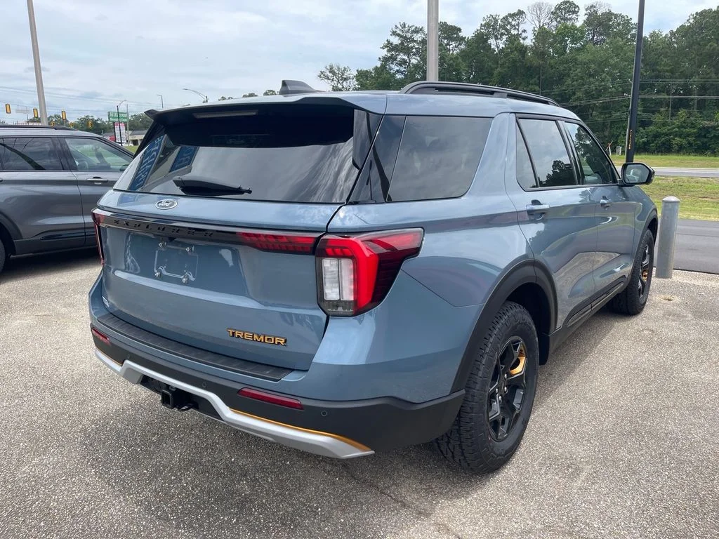 New 2026 Vapor Blue Metallic Ford Tremor® image 12