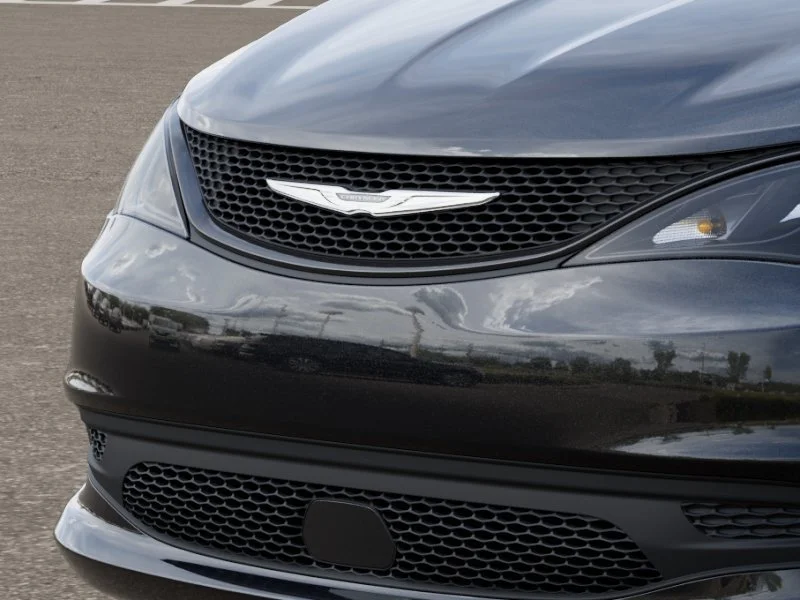 New 2027 Diamond Black Crystal Pearl-Coat Exterior Paint Chrysler LX image 11