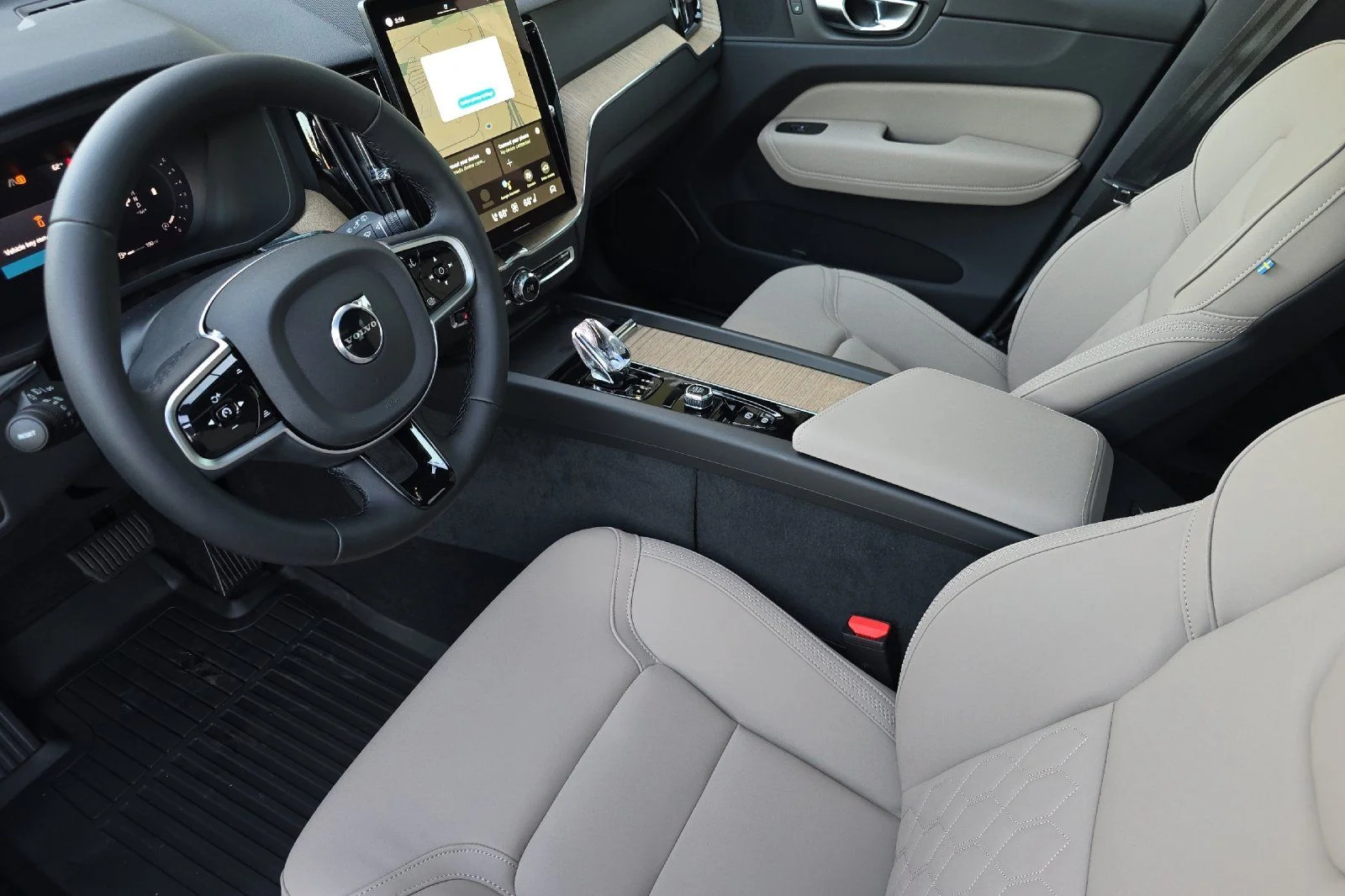 2026 Volvo XC60 Plus - Photo 9