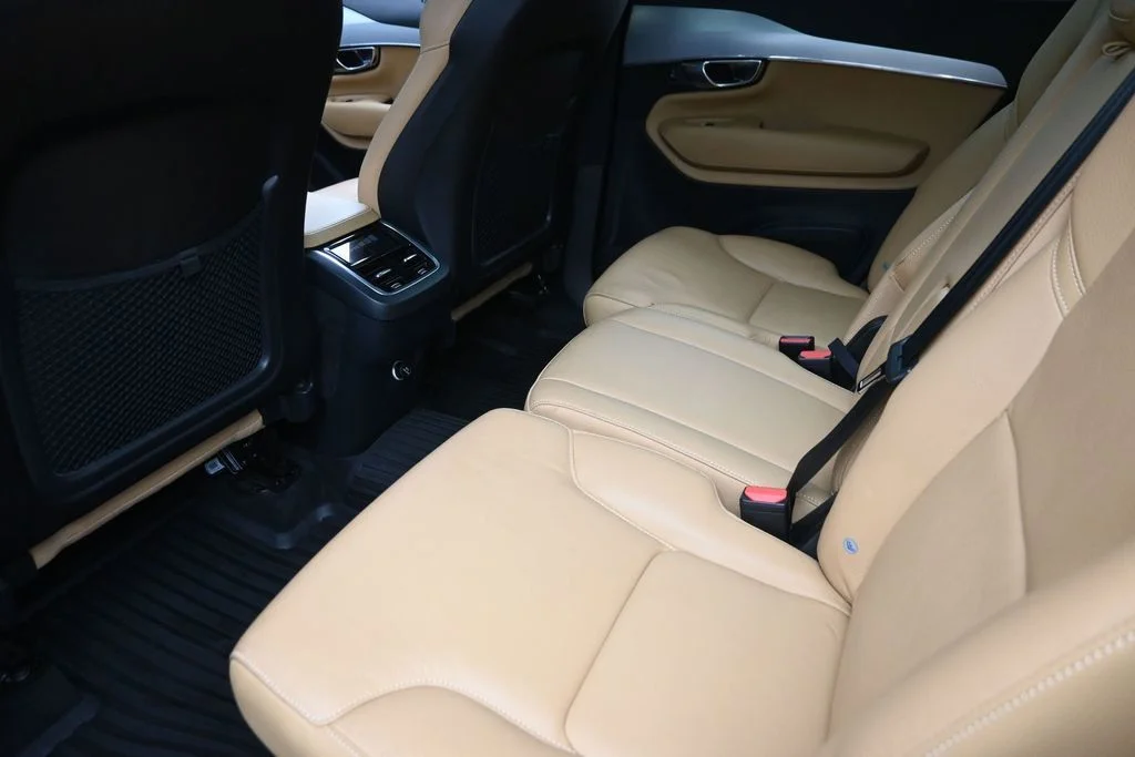 Certified Used 2017 Blue Volvo T6 Momentum image 14