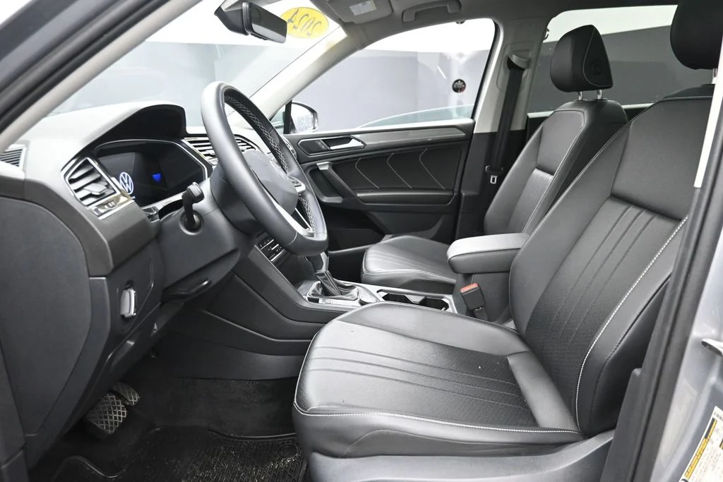 Used 2024 Silver Volkswagen 2.0T SE image 16