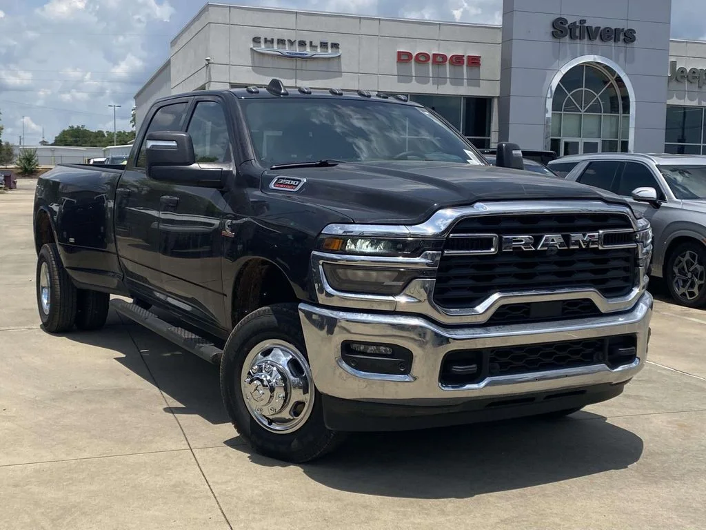 New 2026 Diamond Black Crystal Pearl-Coat Exterior Paint RAM Tradesman image 31