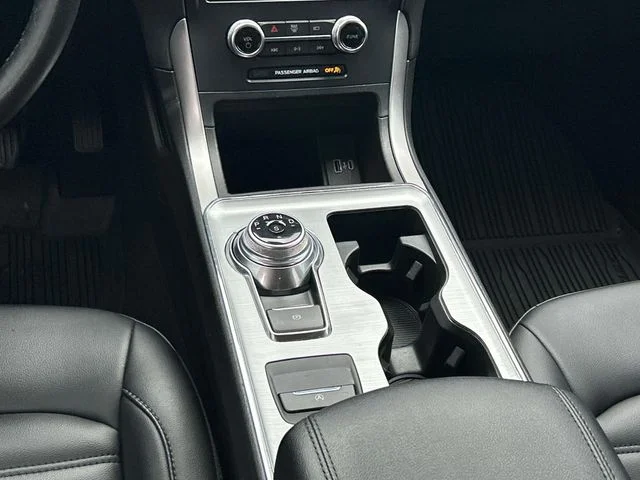 Used 2022 Black Ford SEL image 18