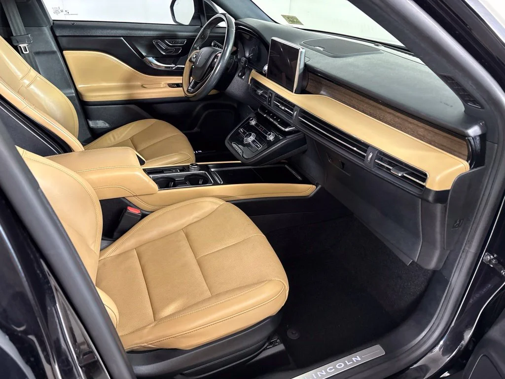 Used 2020 Black Lincoln Reserve image 18
