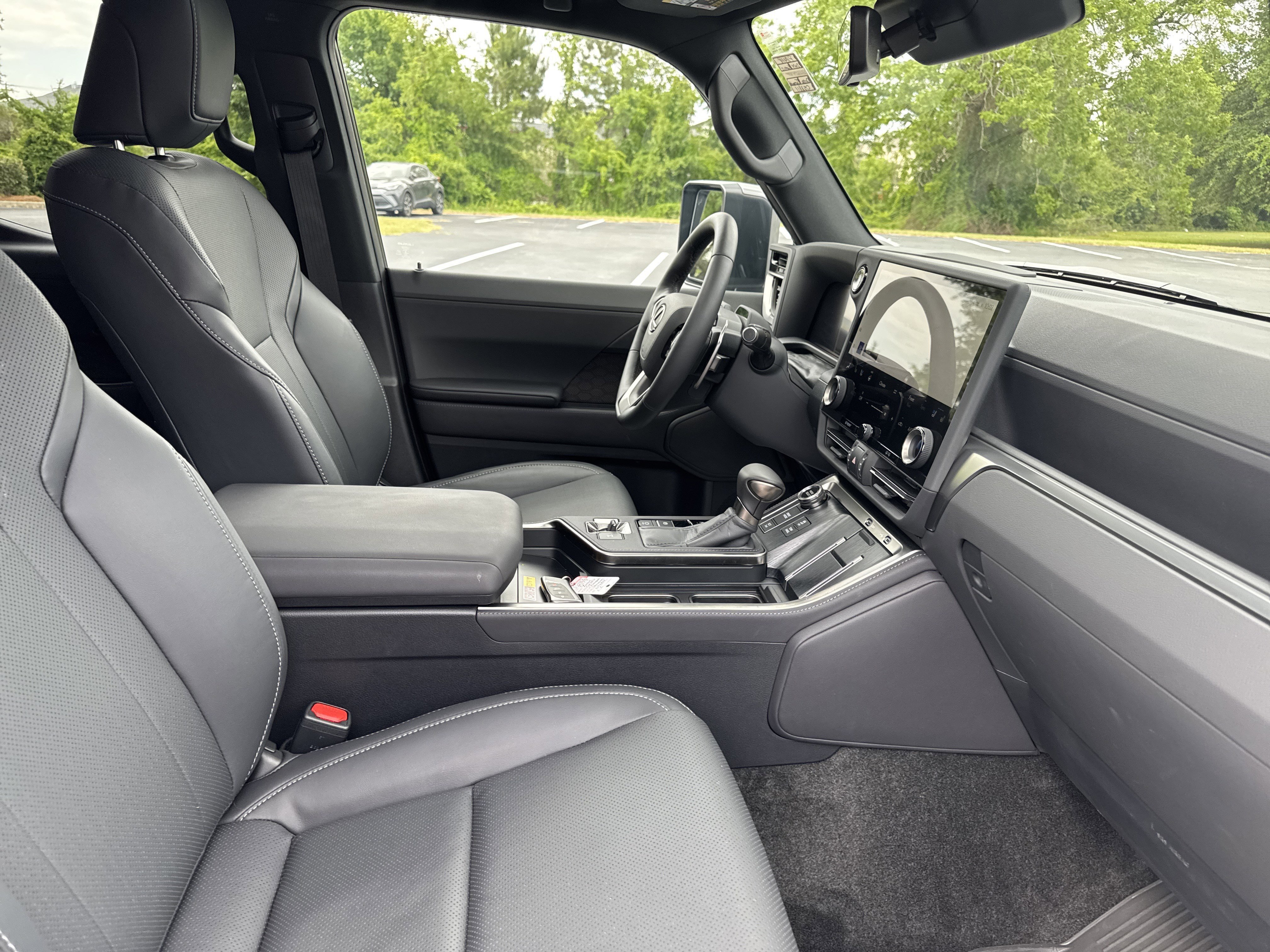 Used 2025 Incognito Lexus 550 Premium+ image 41