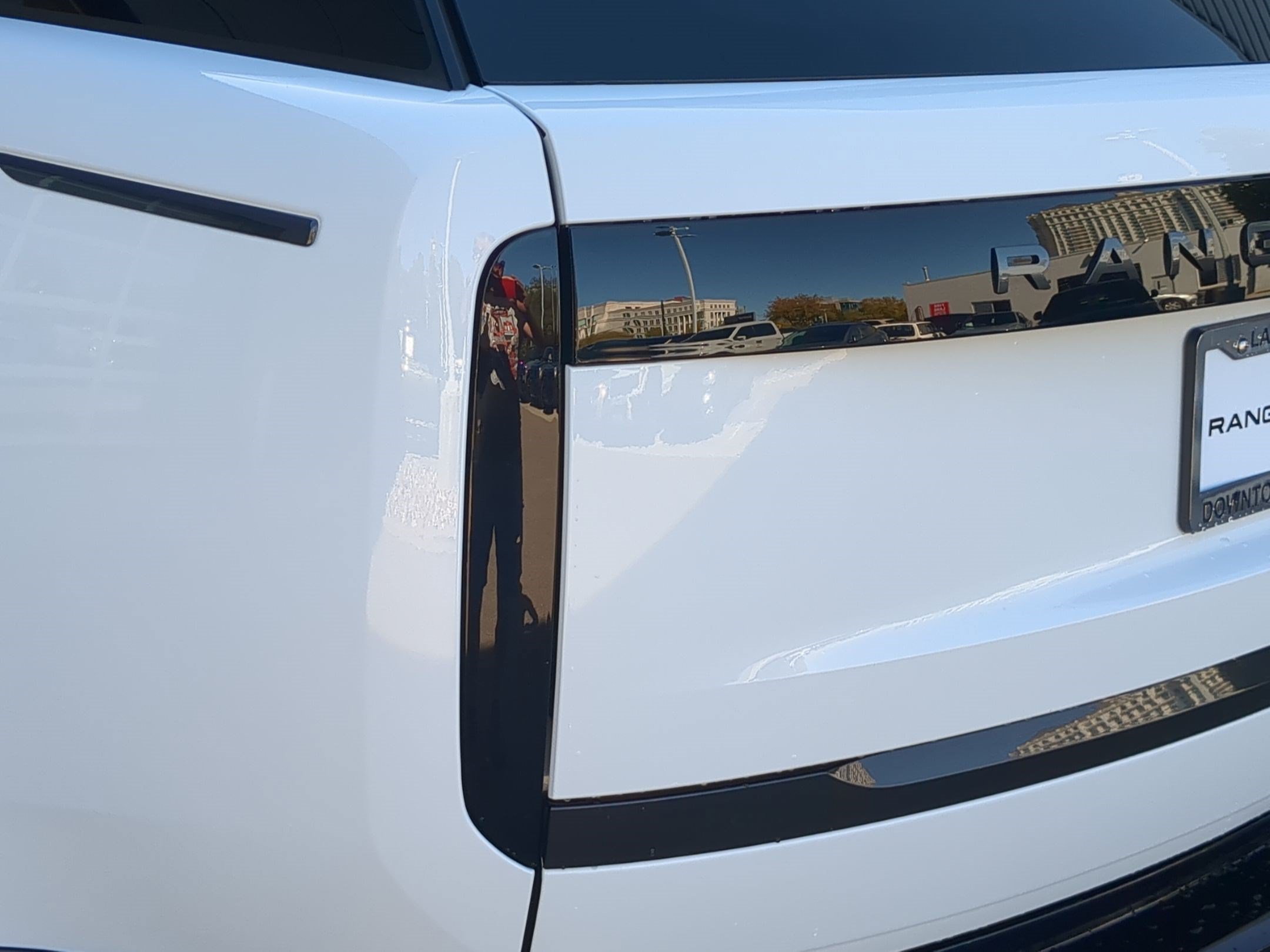 New 2026 Fuji White Land Rover P400 SE image 11