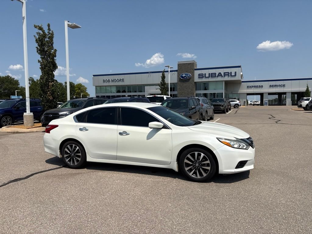 Used 2016 White Nissan 2.5 SV image 1