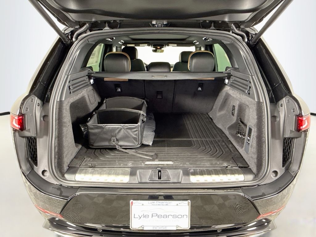 New 2026 Santorini Black Land Rover Dynamic SE image 21
