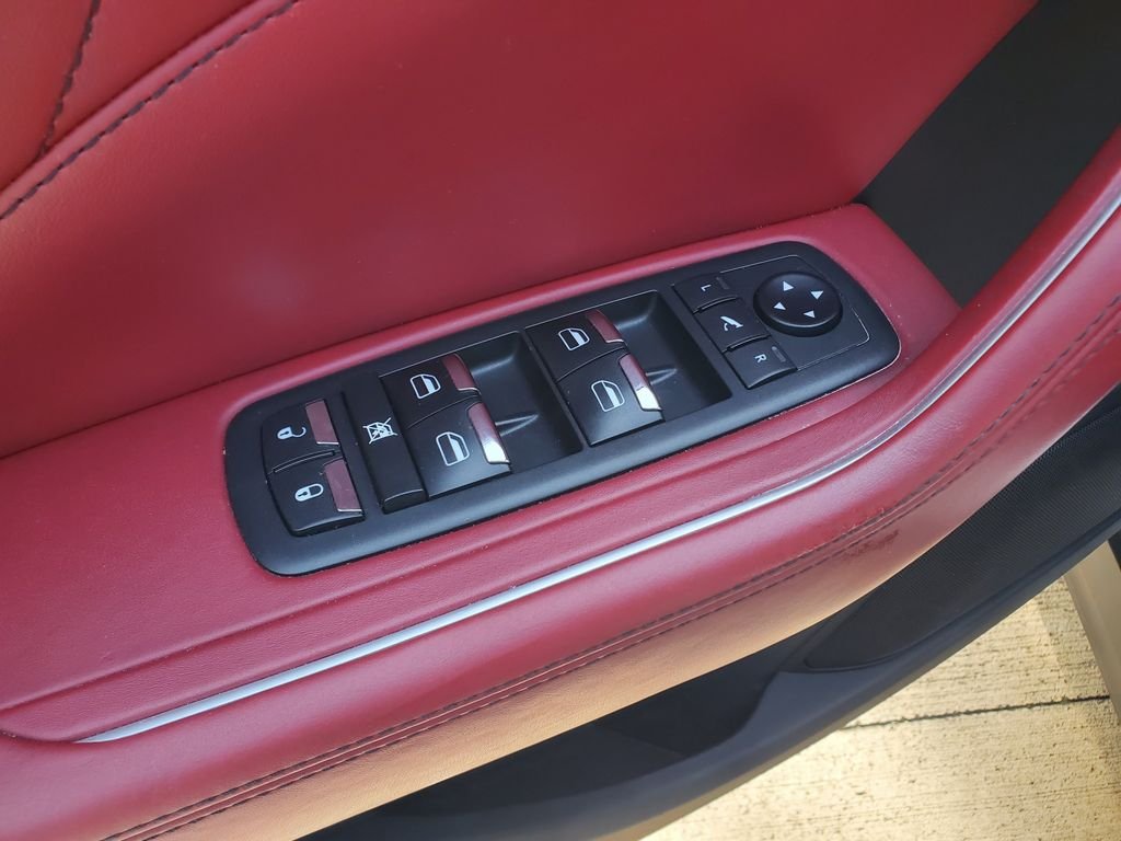 Used 2019 White Maserati Base image 21