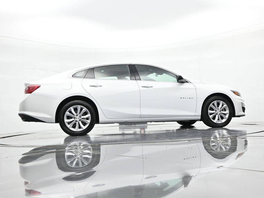 Used 2024 Summit White Chevrolet LT 1LT image 21