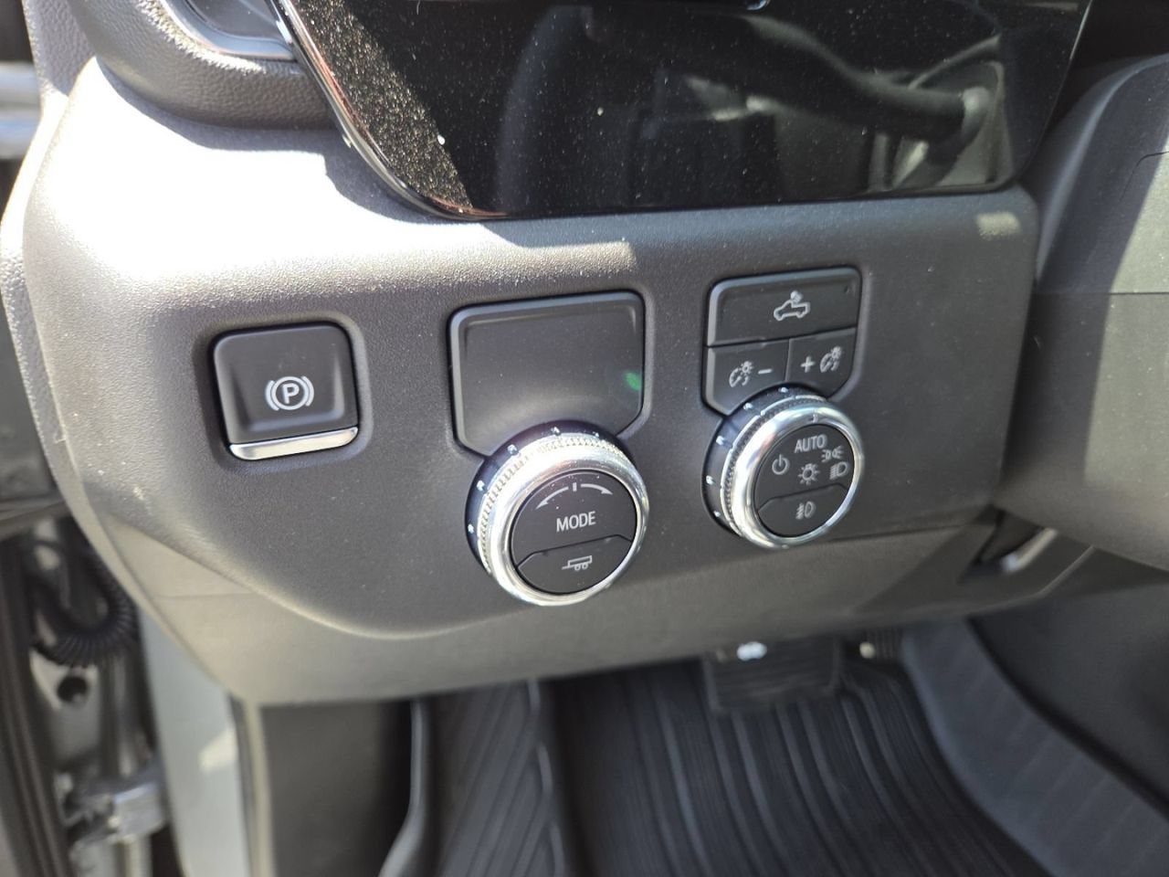 New 2026 Sterling Metallic GMC Elevation image 12
