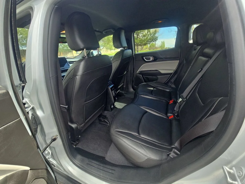 Used 2025 Silver Jeep Limited image 42