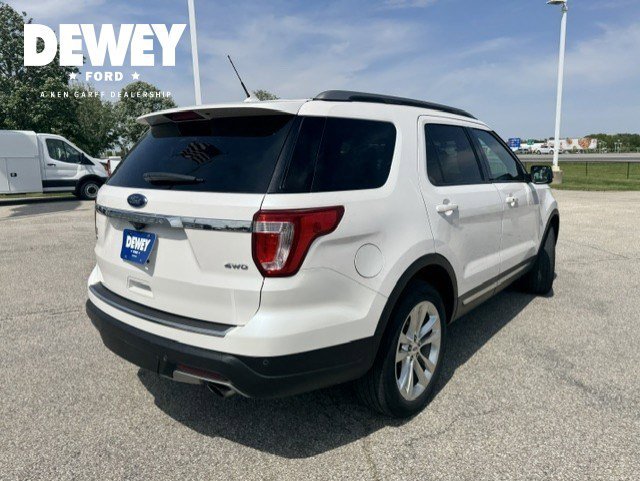Used 2018 White Platinum Clearcoat Metallic Ford XLT image 7